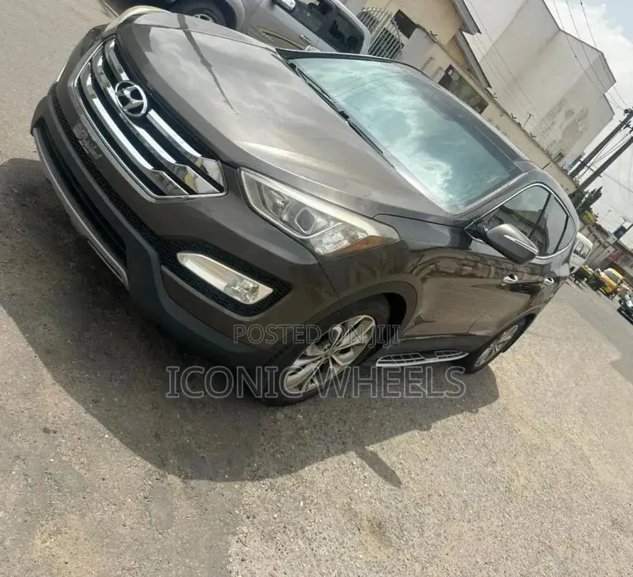 Hyundai Santa Fe 2013 Brown