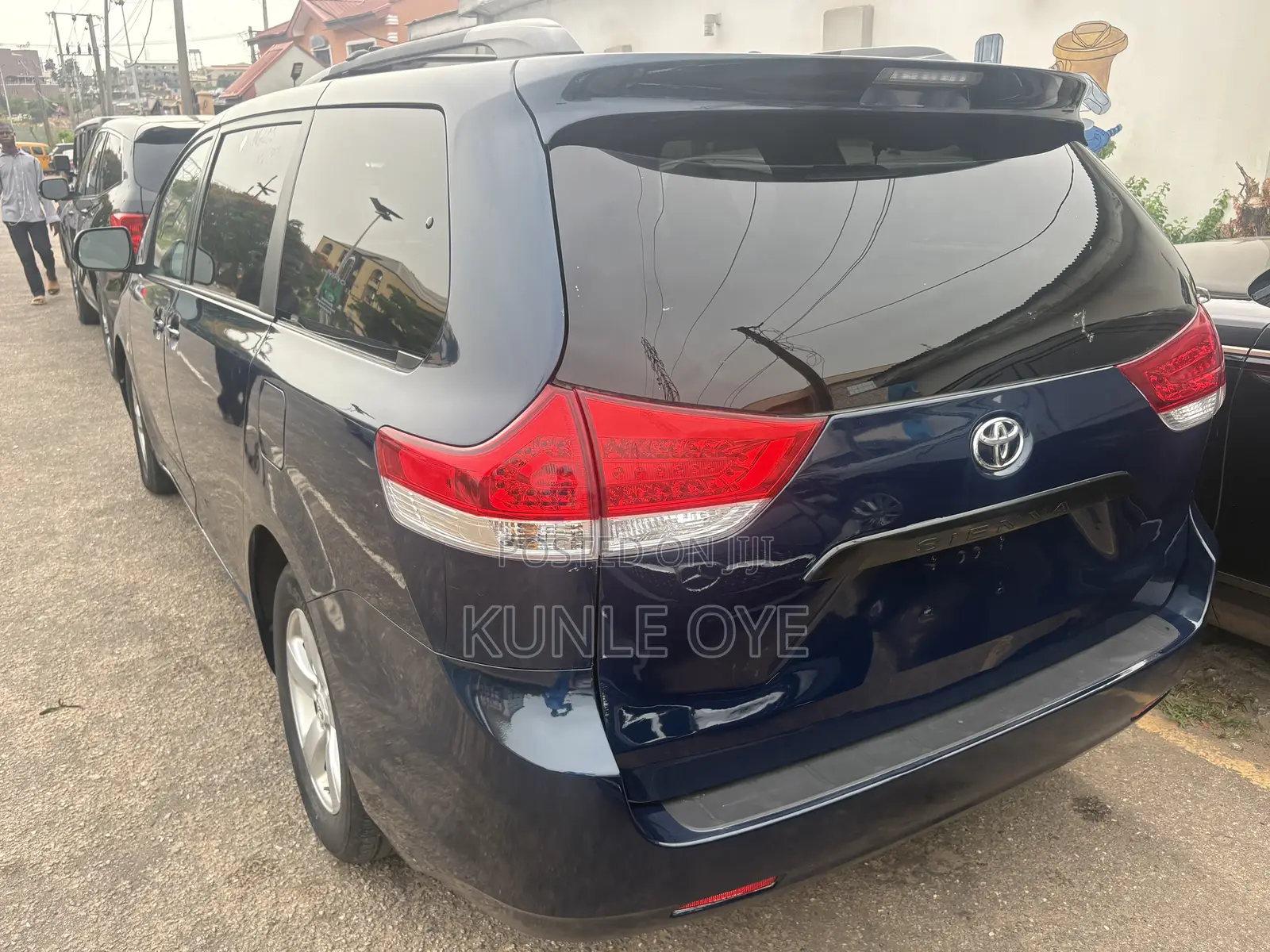 Toyota Sienna LE 8 Passenger 2012 Black
