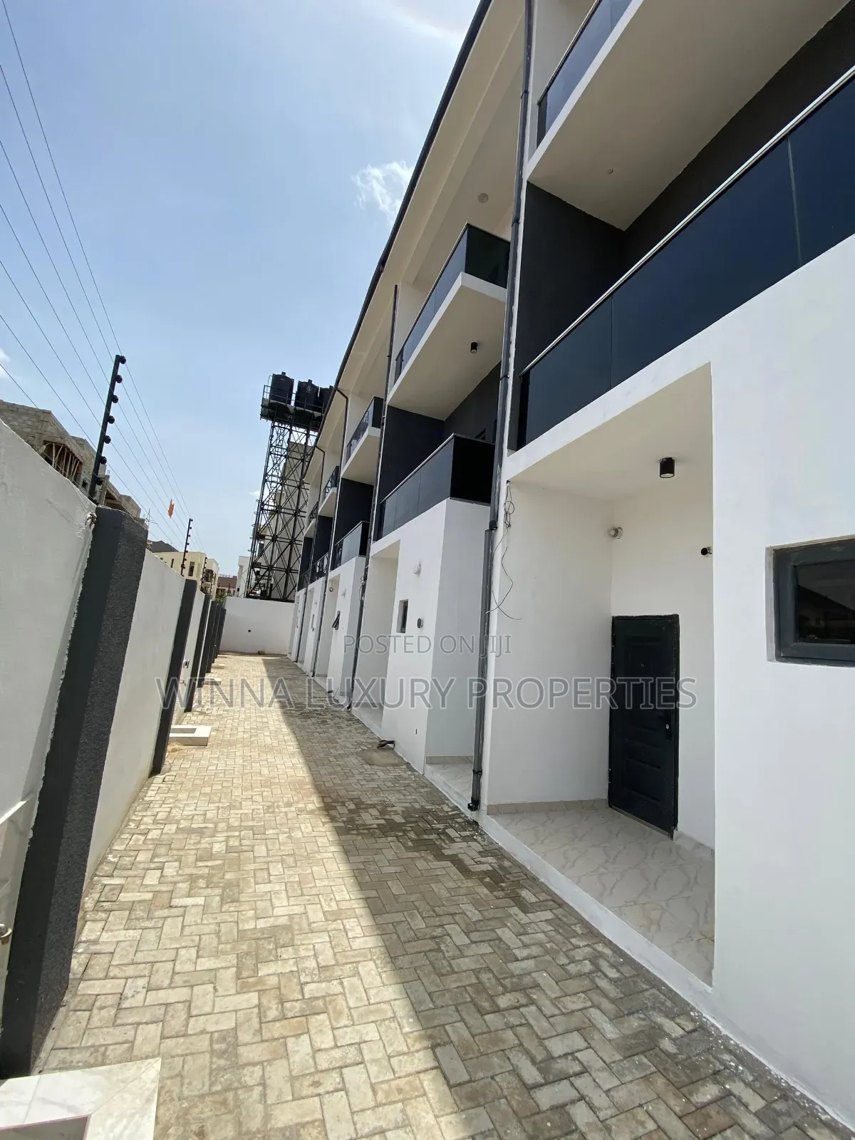 5bdrm Townhouse/Terrace in Jahi by Summit Bank for Sale
