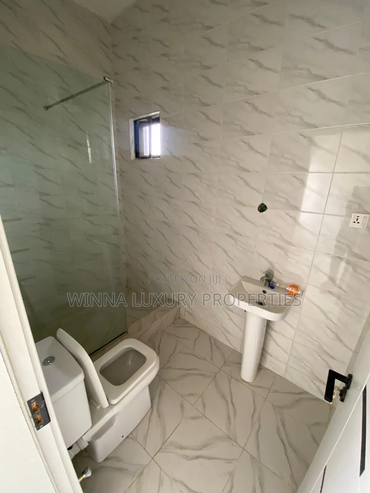 5bdrm Townhouse/Terrace in Jahi by Summit Bank for Sale