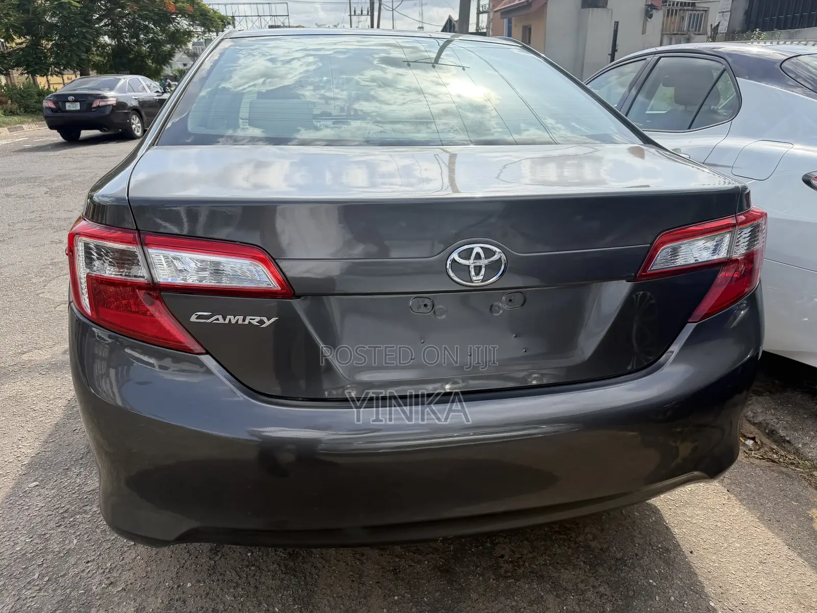 Toyota Camry LE 4dr Sedan (2.5L 4cyl 6A) 2012 Gray
