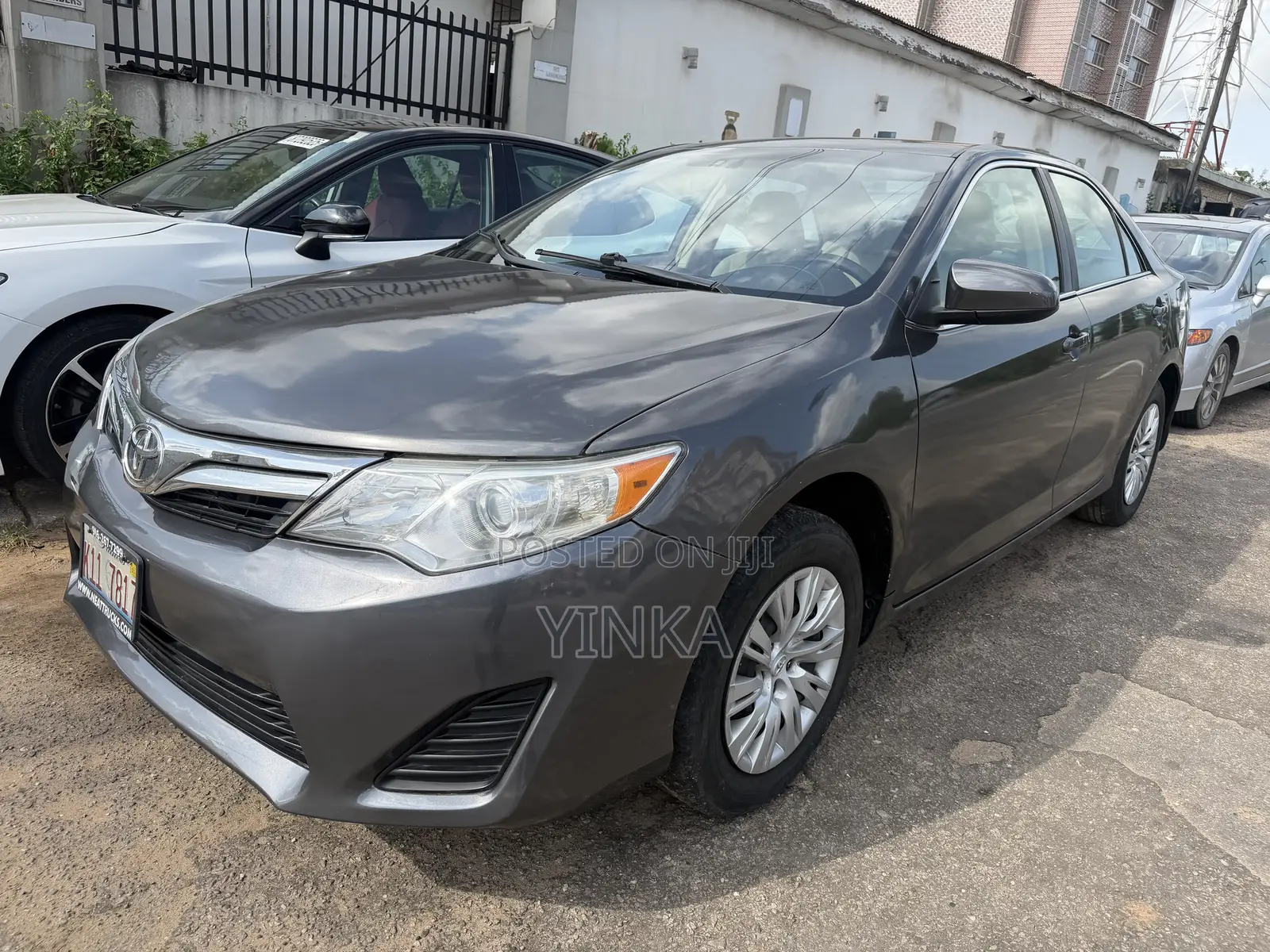 Toyota Camry LE 4dr Sedan (2.5L 4cyl 6A) 2012 Gray