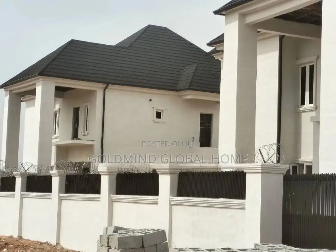 5bdrm Duplex in Lugbe District. for sale