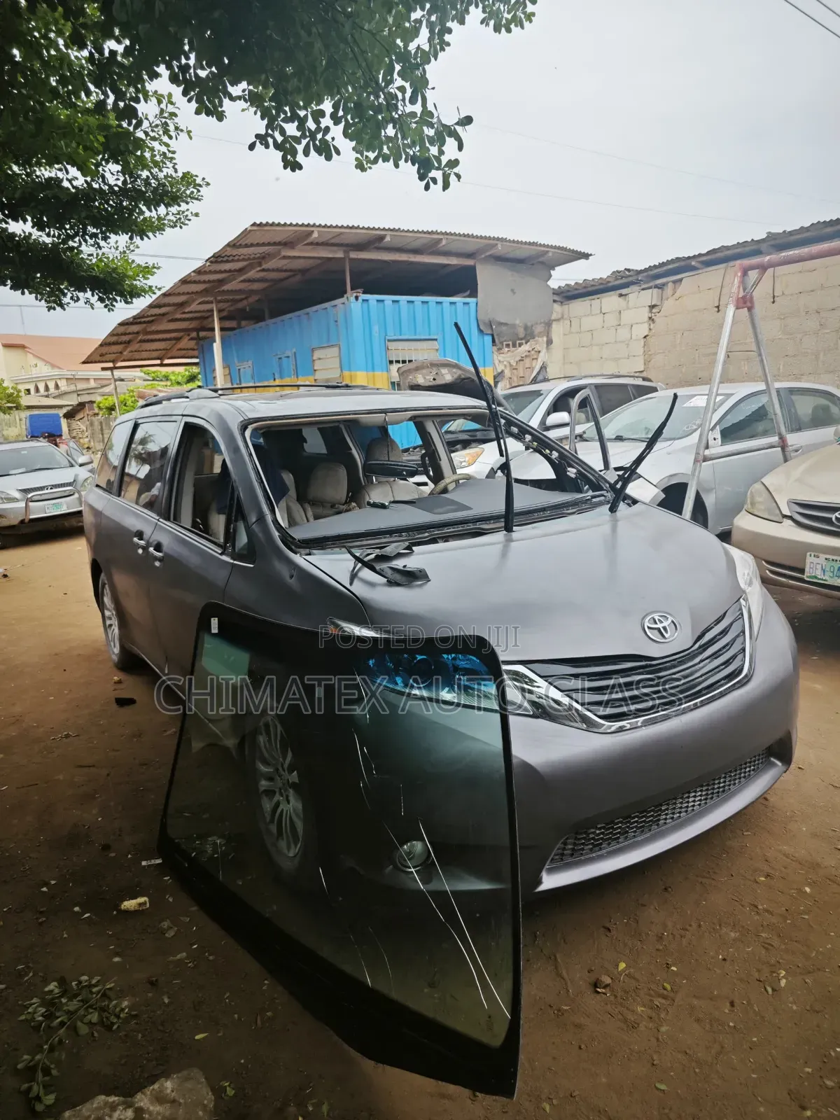 Toyota Sienna 2015 Windscreen Glass Available Installed at Chimatex