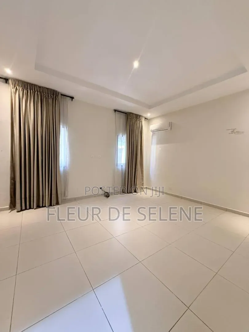 4bdrm Duplex in Lekki, Lagos Island / Lagos Island for rent