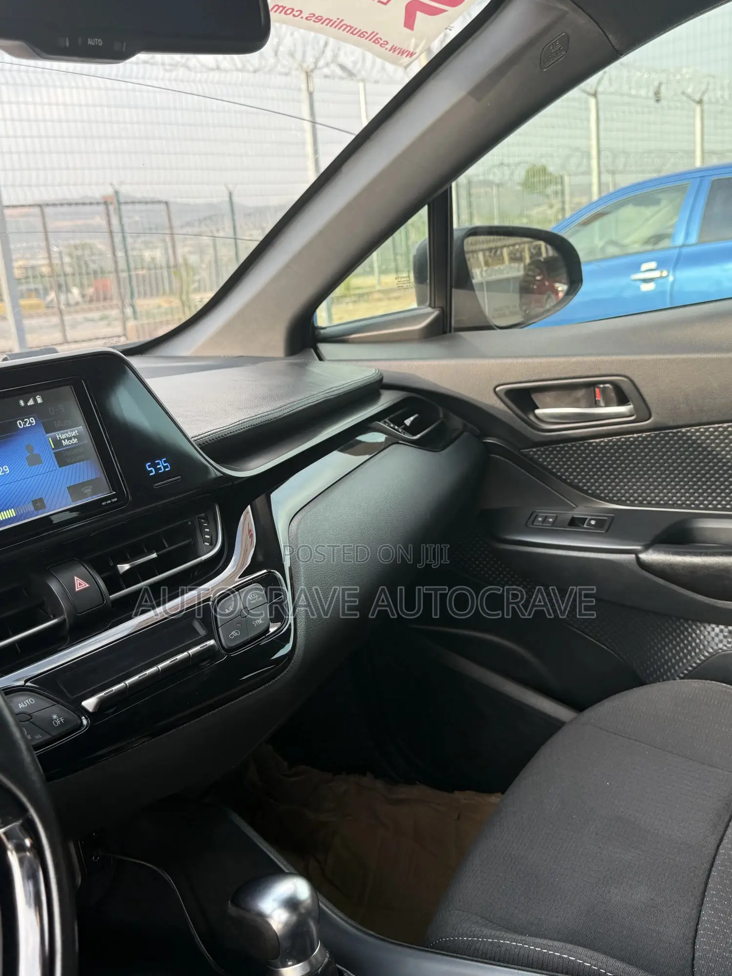 Toyota C-HR XLE FWD Sport Utility (2.0L 4cyl 2AM) 2018 Black