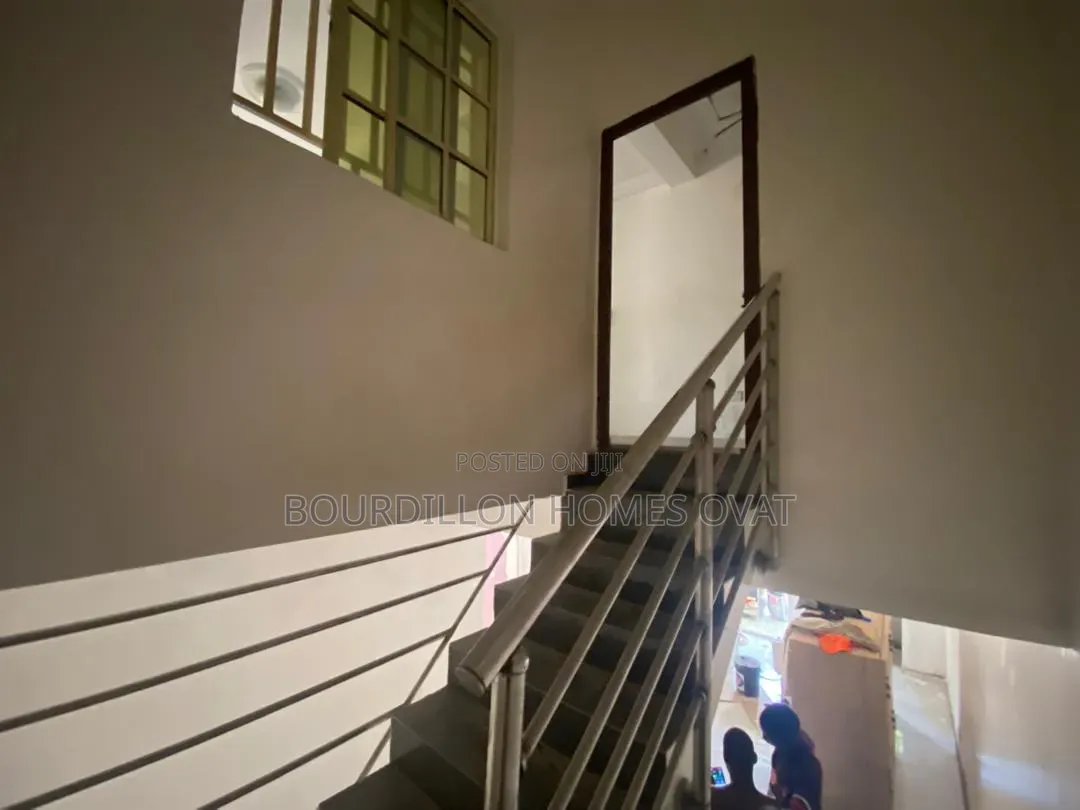 3bdrm Apartment in Ikate Lagos State for rent