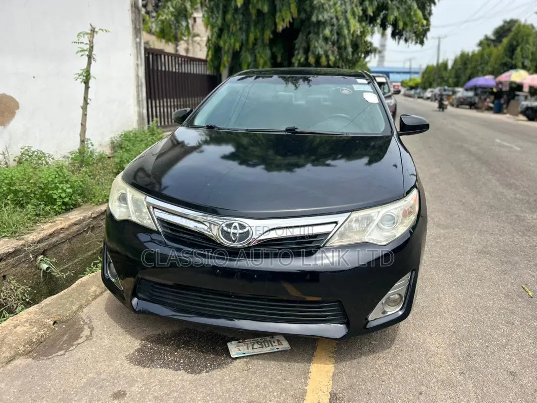 Toyota Camry XLE 4dr Sedan (2.5L 4cyl 6A) 2012 Black