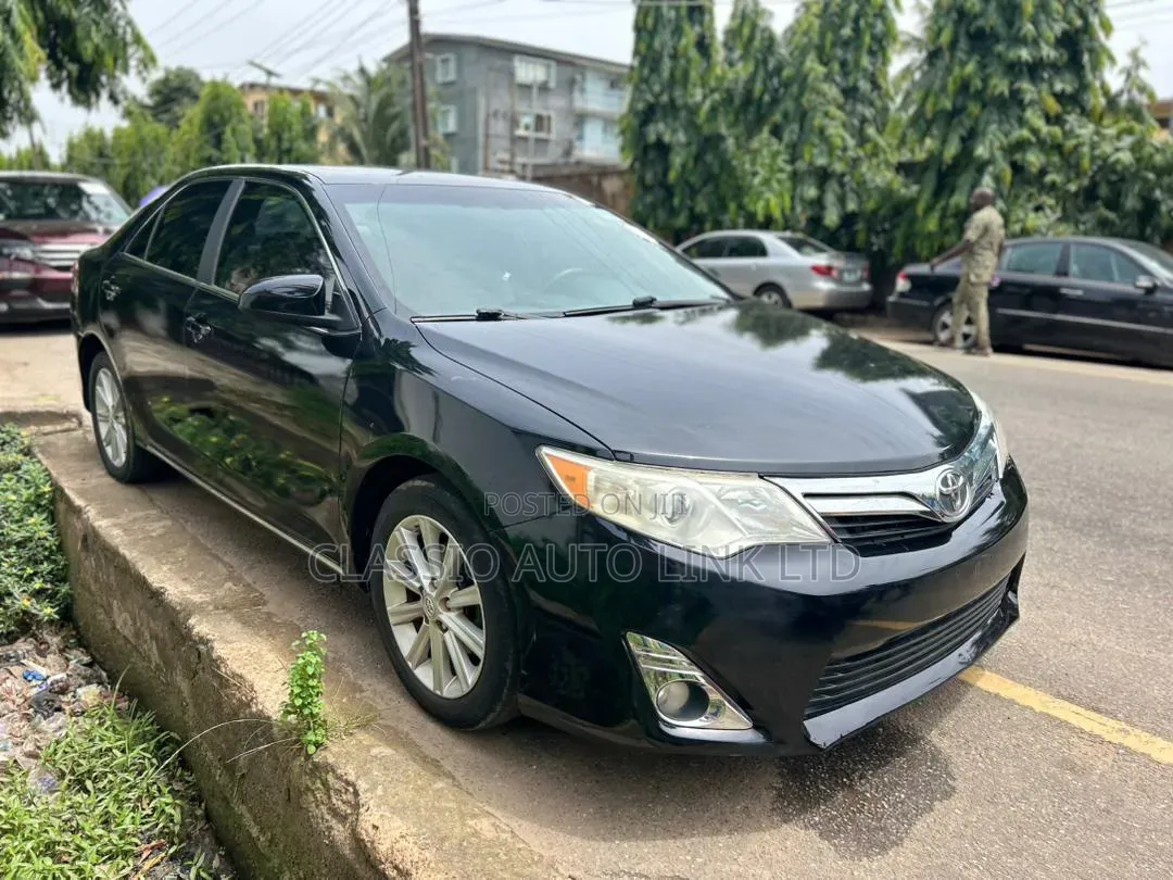 Toyota Camry XLE 4dr Sedan (2.5L 4cyl 6A) 2012 Black