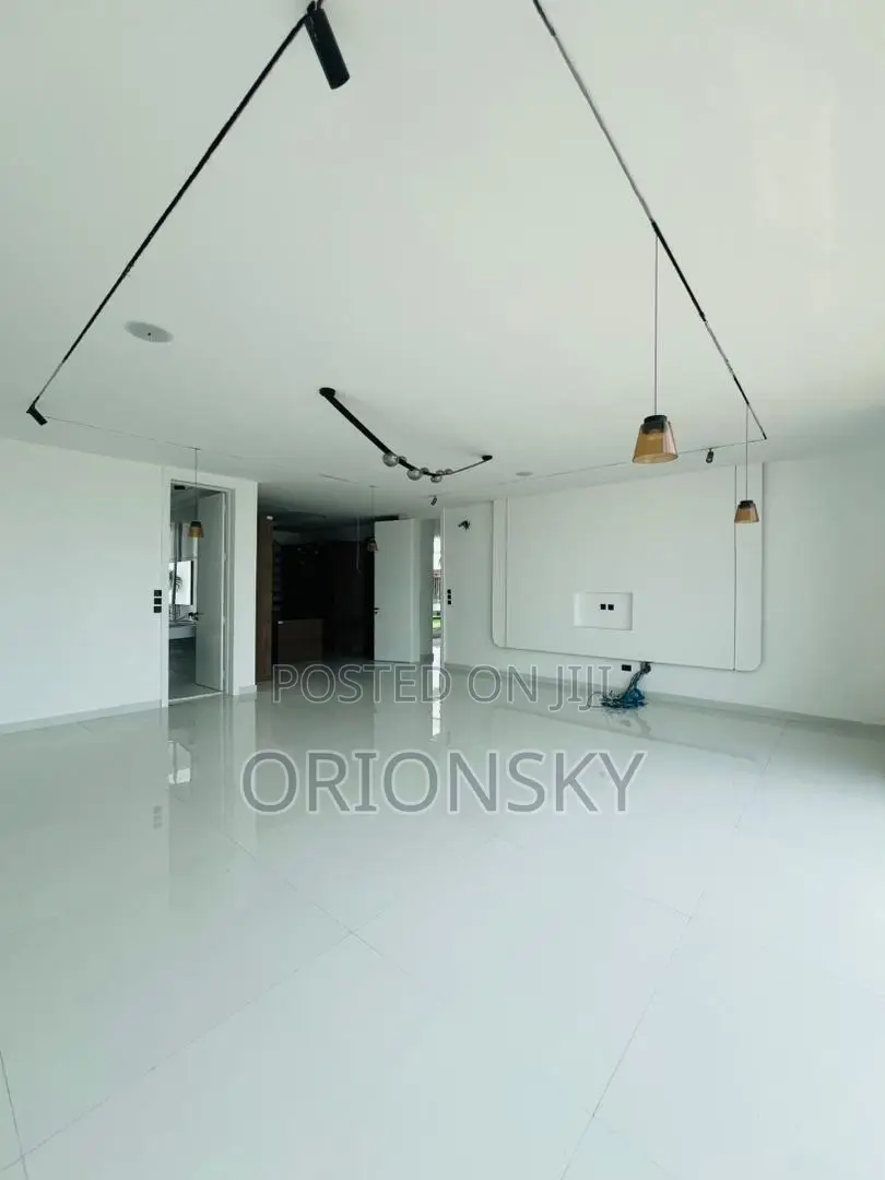 5bdrm Duplex in Osapa, Chevron for sale