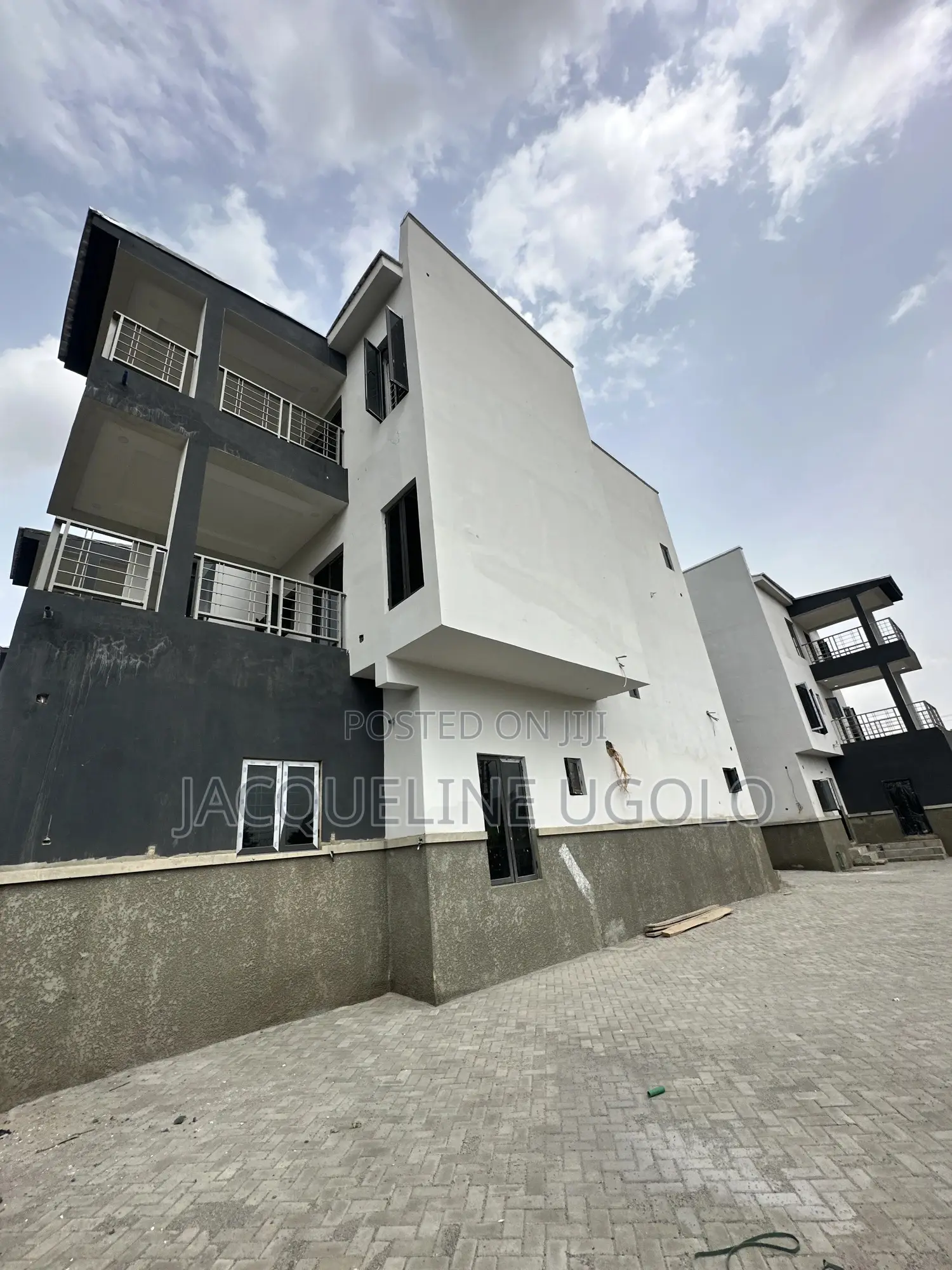 4bdrm Duplex in Idu for sale