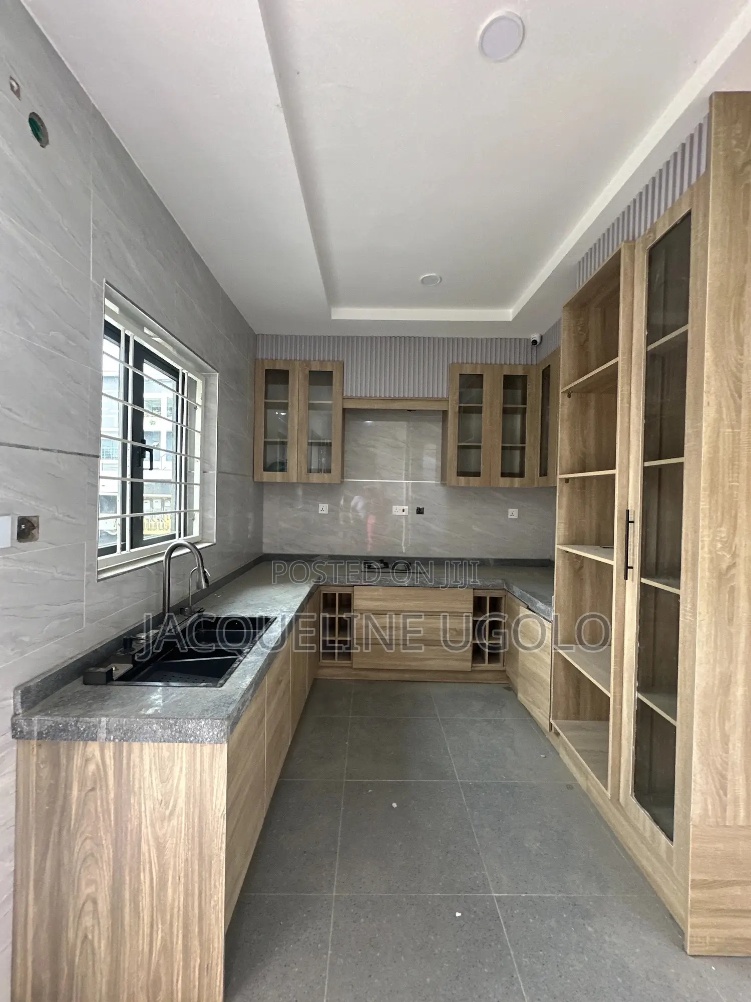 4bdrm Duplex in Idu for sale