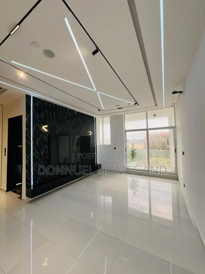 5bdrm Duplex in Ologolo for sale