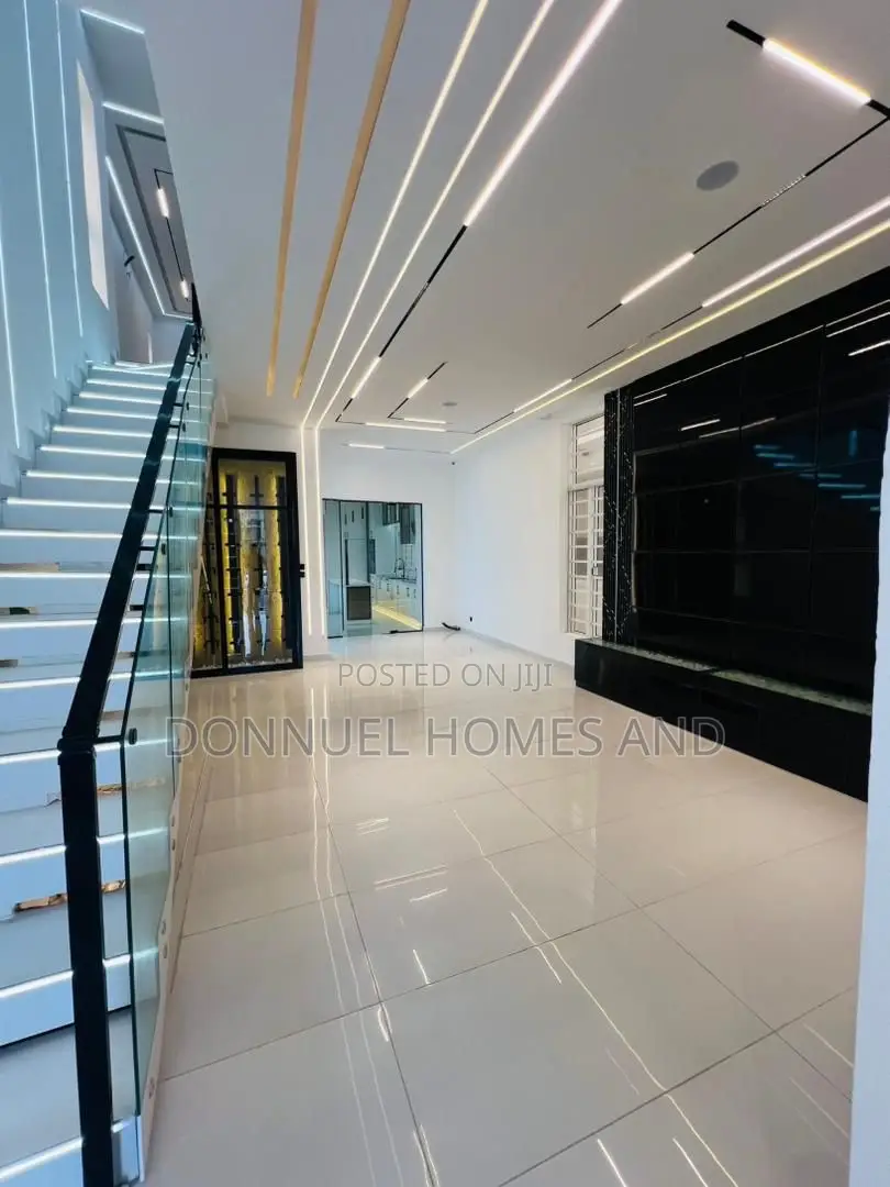 5bdrm Duplex in Ologolo for sale