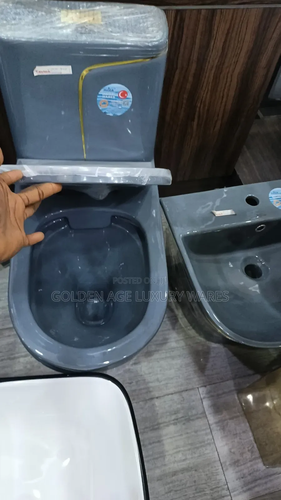 Glossy Grey Toilet Set