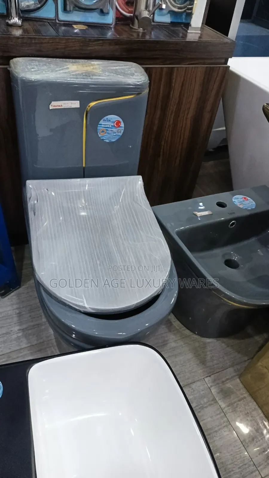Glossy Grey Toilet Set