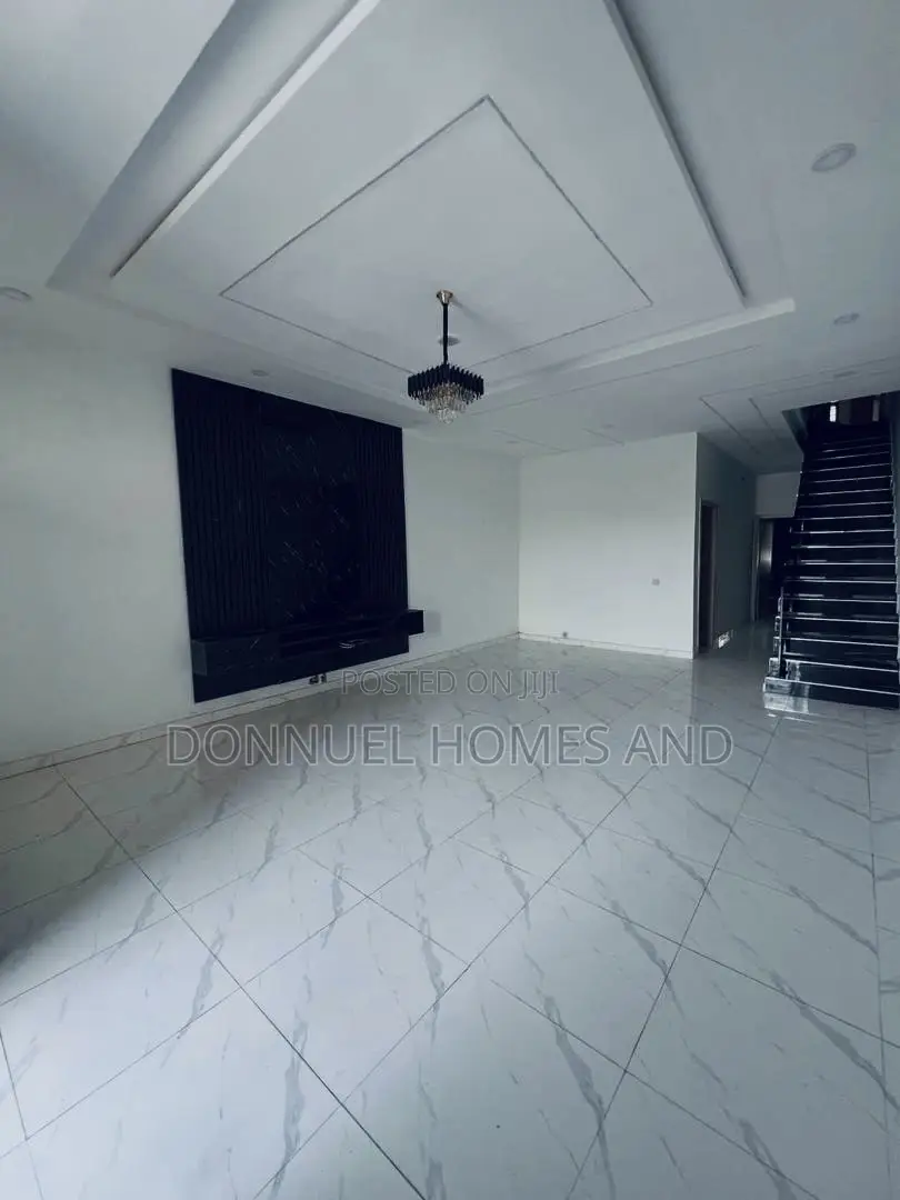 4bdrm Townhouse / Terrace in Ikota for rent