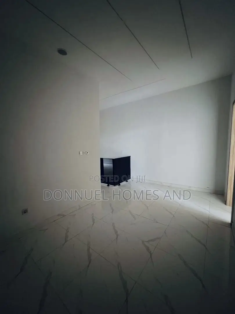 4bdrm Townhouse / Terrace in Ikota for rent