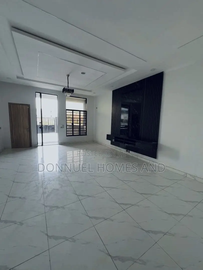 4bdrm Townhouse / Terrace in Ikota for rent