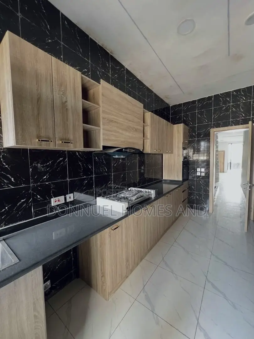 4bdrm Townhouse / Terrace in Ikota for rent