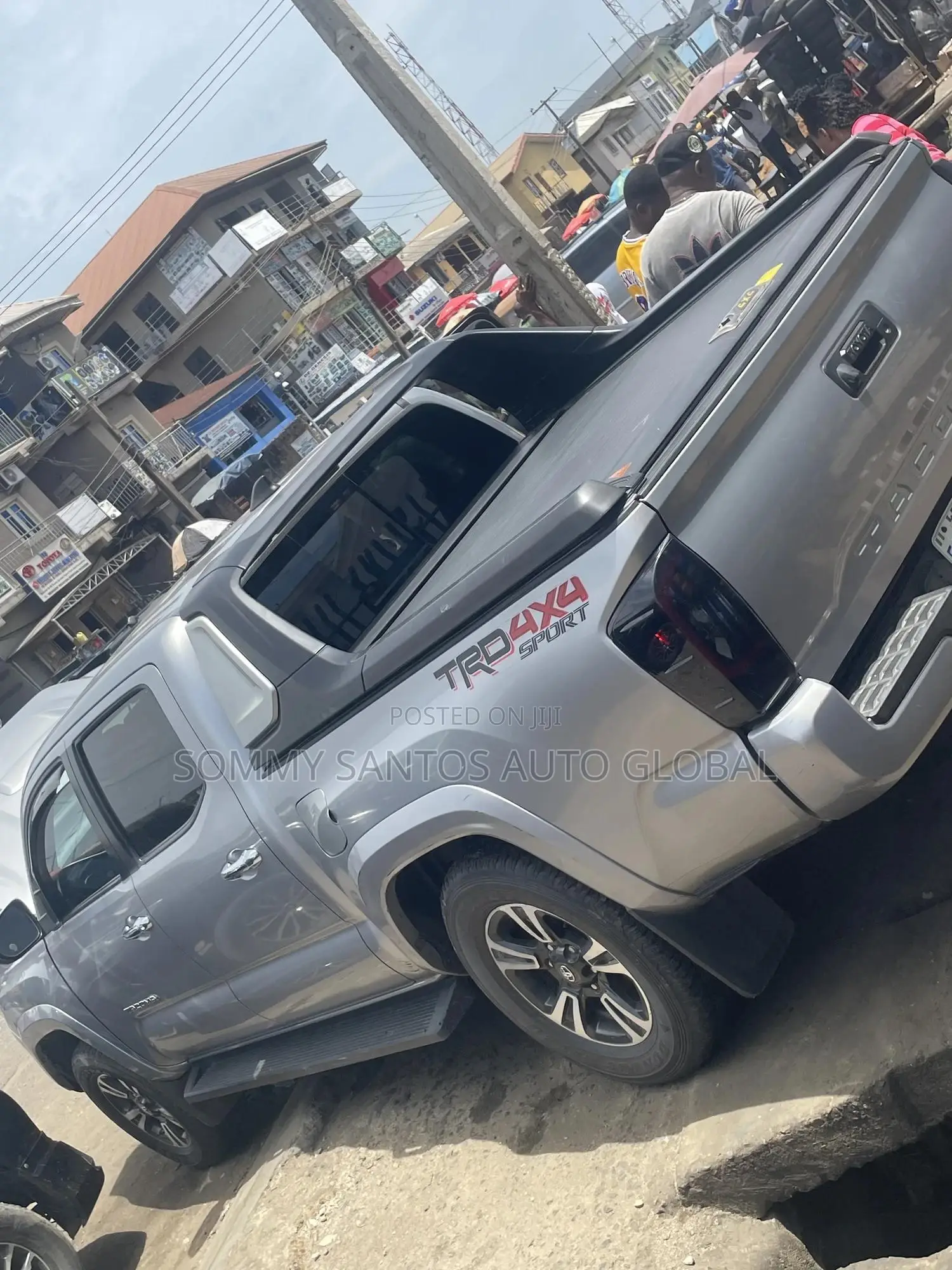 Manual Rolling Booth Cover With Spoiler for Toyota Tacoma :)(: