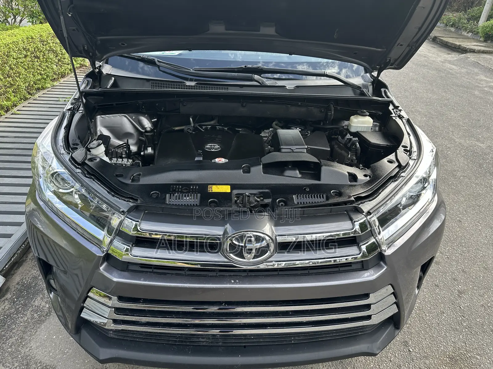 Toyota Highlander XLE 4x4 V6 (3.5L 6cyl 8A) 2017 Gray