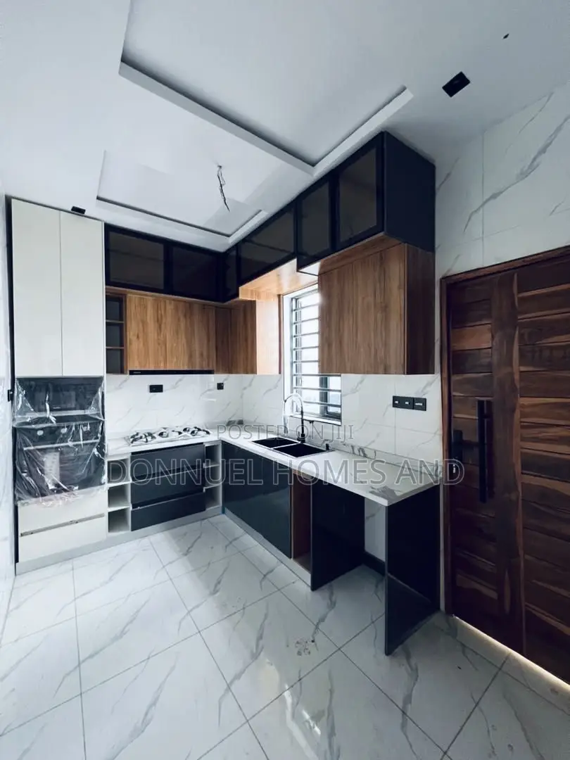3bdrm Townhouse/Terrace in Abraham Adesanya for sale