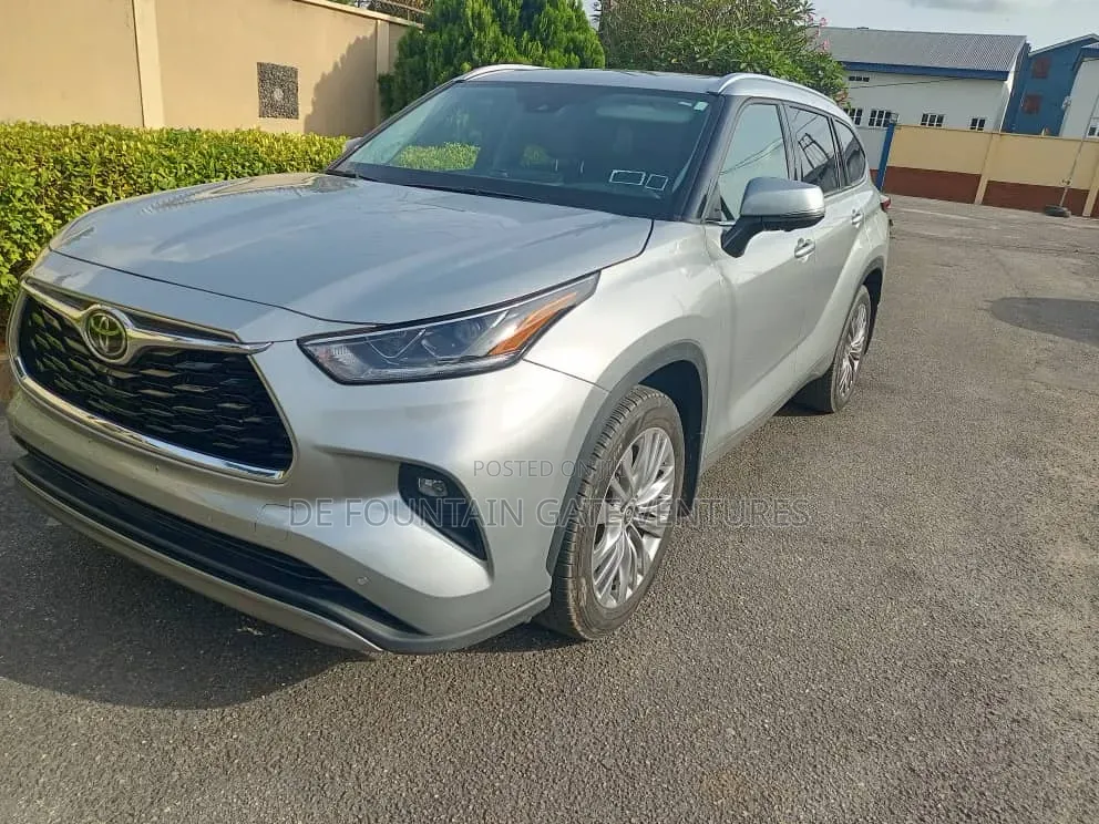 Toyota Highlander Platinum AWD 2024 Silver