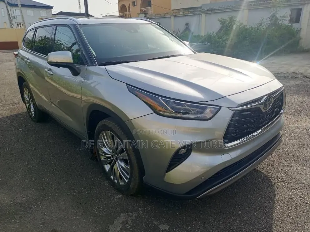 Toyota Highlander Platinum AWD 2024 Silver