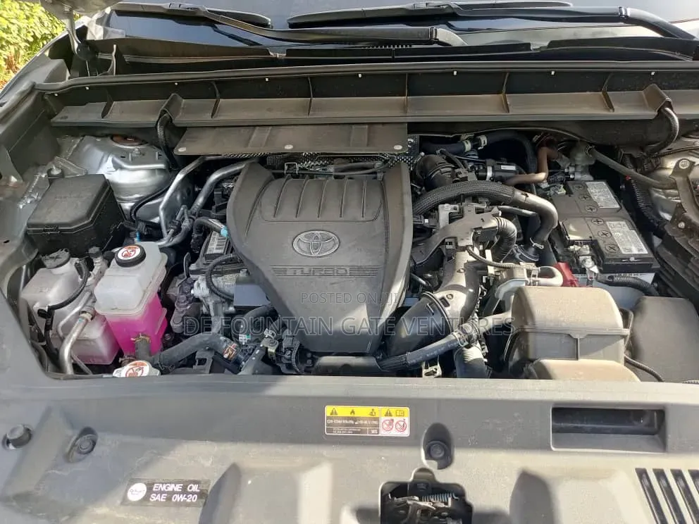 Toyota Highlander Platinum AWD 2024 Silver