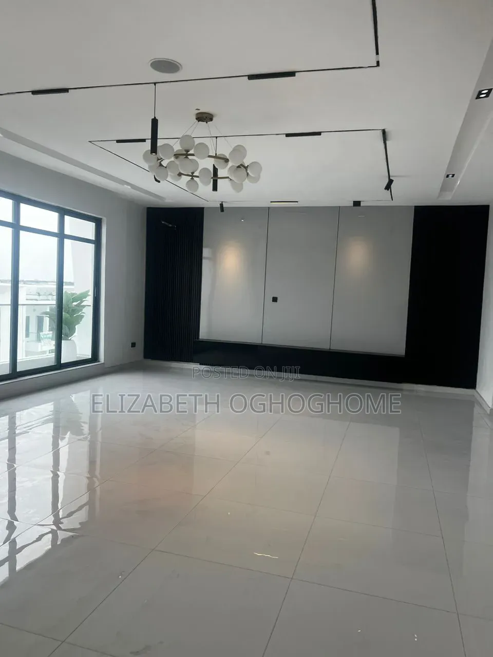 6bdrm Duplex in Chevron for sale