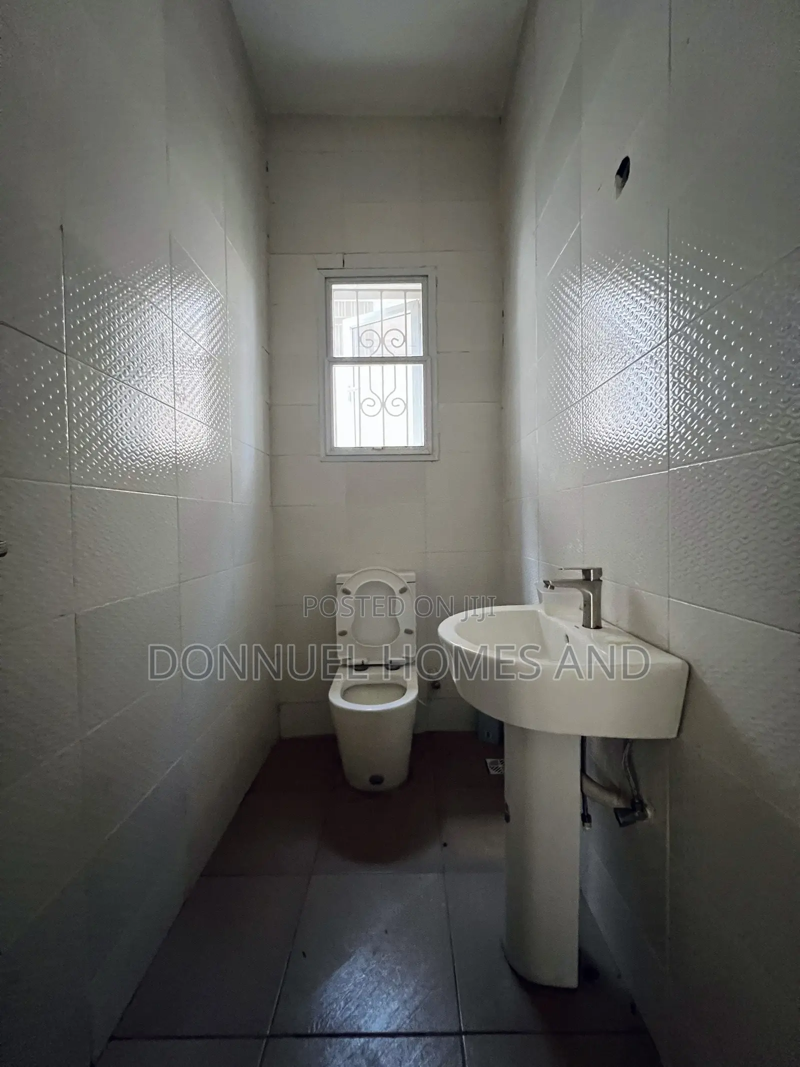 2bdrm Apartment in Lekki Expressway for rent