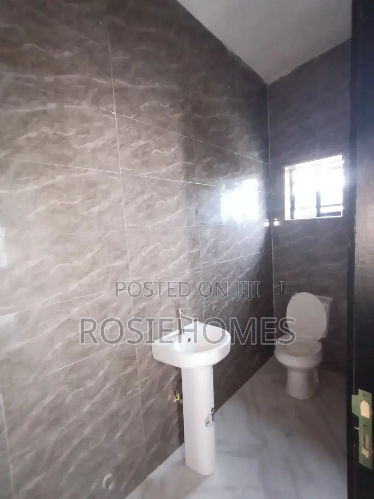 2bdrm Block of Flats in Treasure Estate, Sangotedo for sale