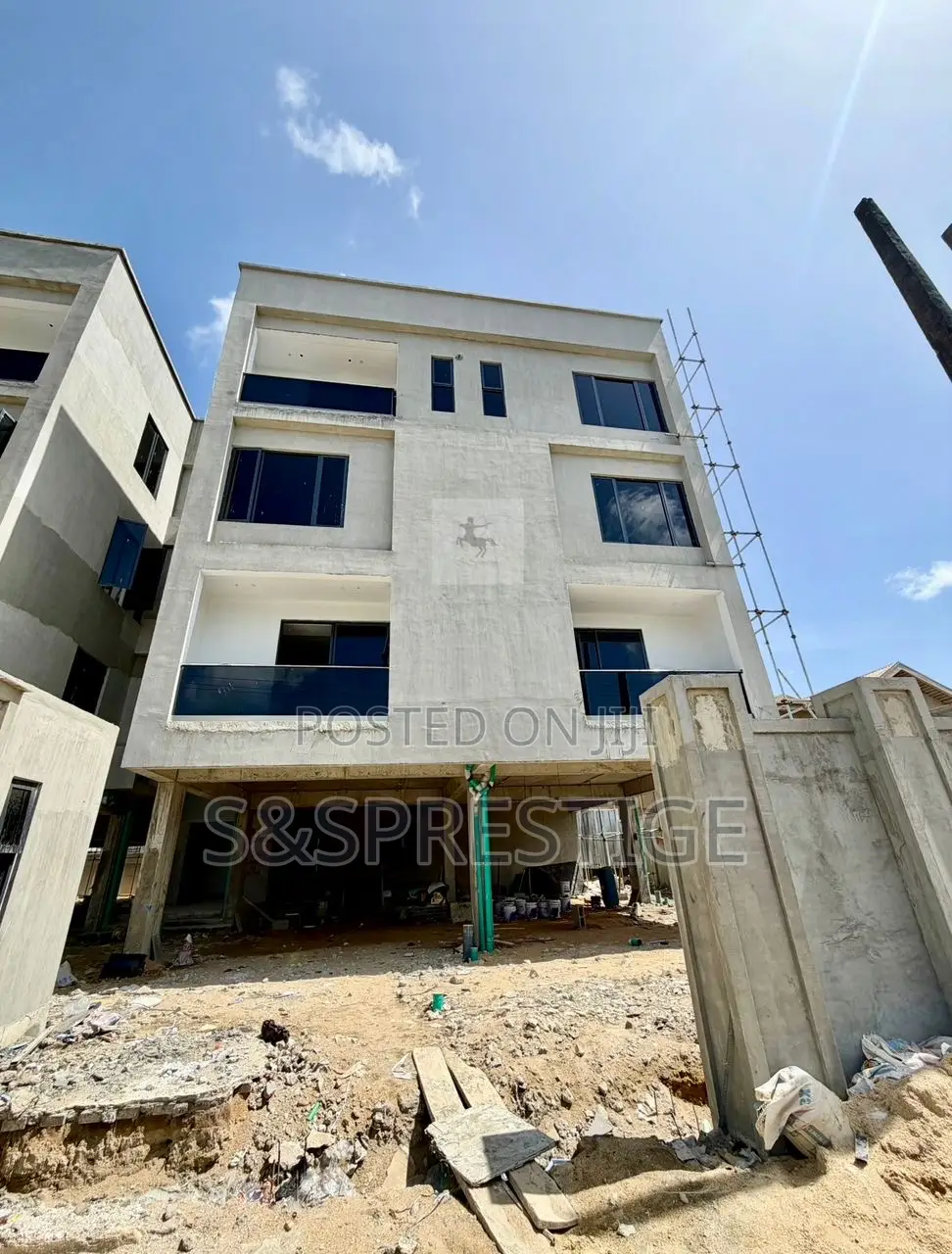 2bdrm Apartment in Lekki Phase 1 for sale