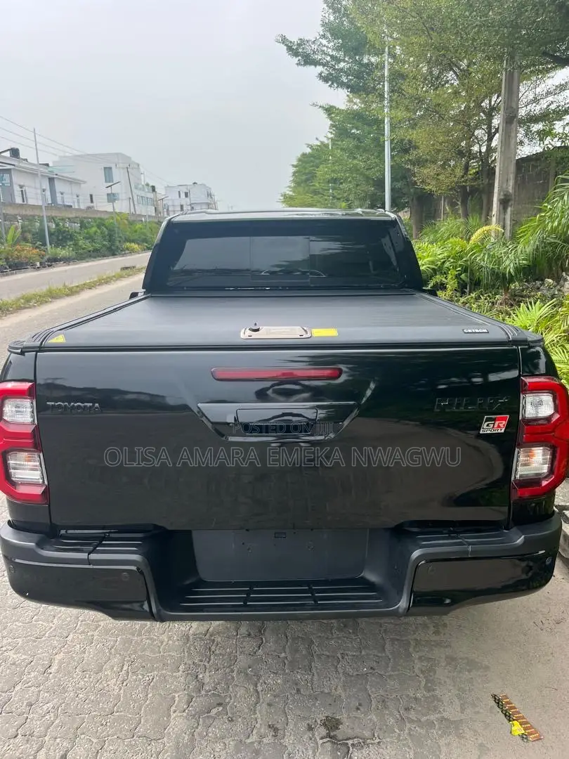 Toyota Hilux 2023 Black
