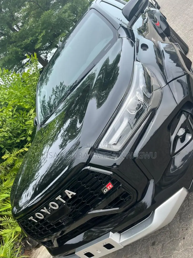 Toyota Hilux 2023 Black
