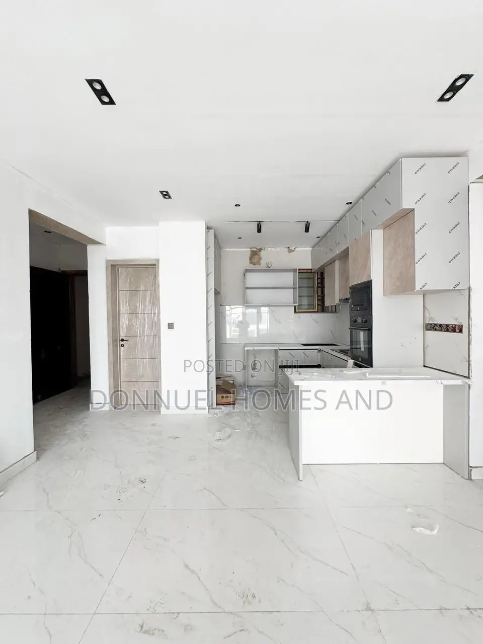 3bdrm Apartment in Lekki for sale