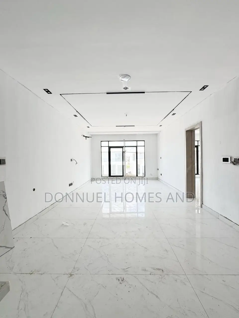3bdrm Apartment in Lekki for sale