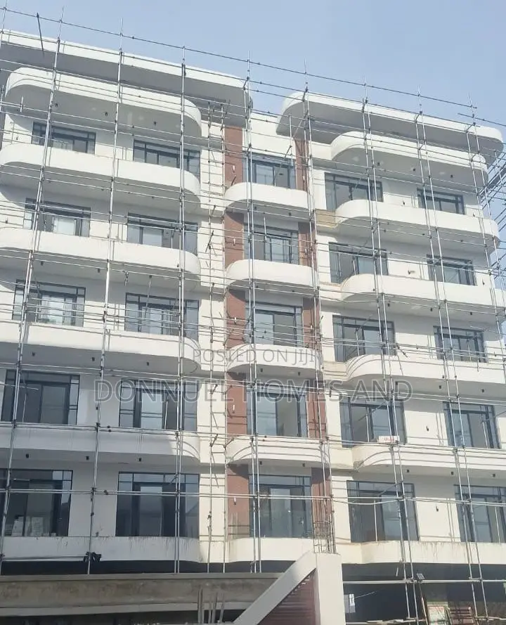 3bdrm Apartment in Lekki for sale