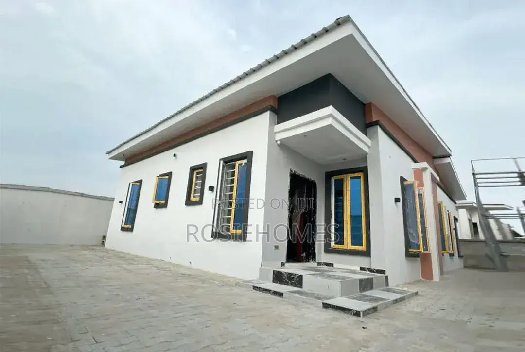 3bdrm Bungalow in View Estate, Olokonla for sale