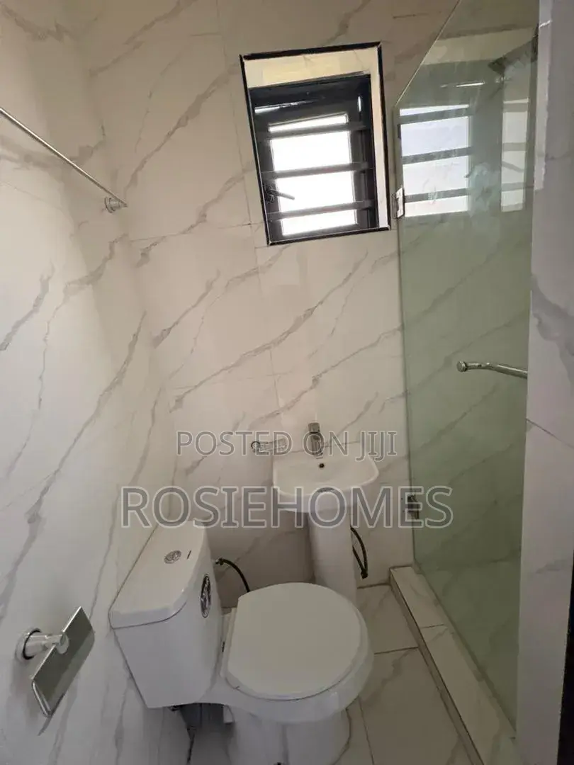3bdrm Bungalow in View Estate, Olokonla for sale