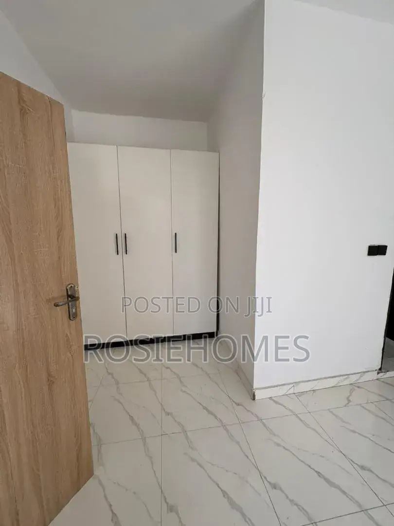 3bdrm Bungalow in View Estate, Olokonla for sale