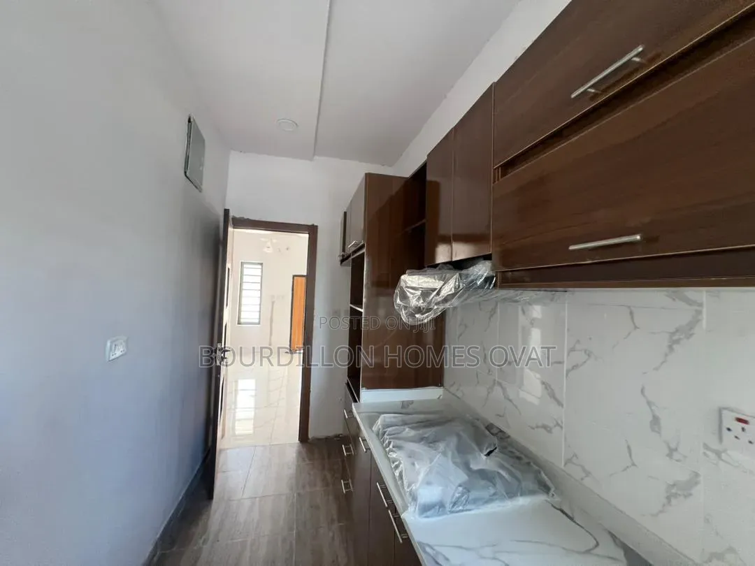 3bdrm Duplex in Ikota Villa Estate for sale