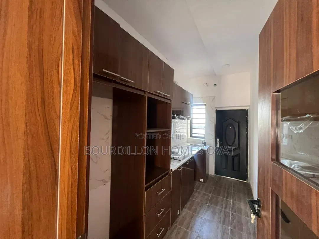3bdrm Duplex in Ikota Villa Estate for sale