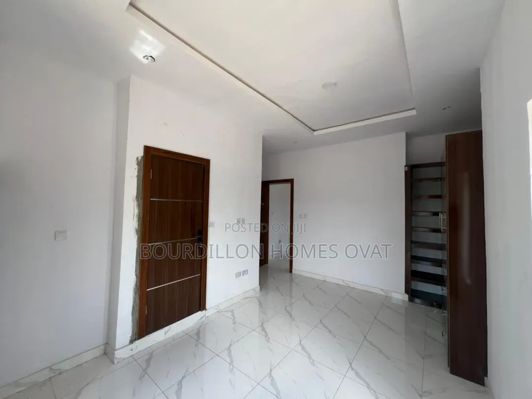 3bdrm Duplex in Ikota Villa Estate for sale