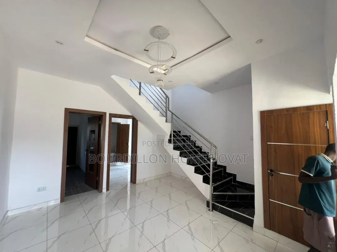 3bdrm Duplex in Ikota Villa Estate for sale