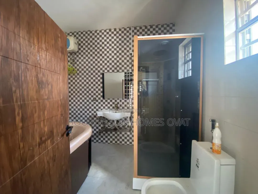 5bdrm Duplex in Ikota Villa Estate for rent