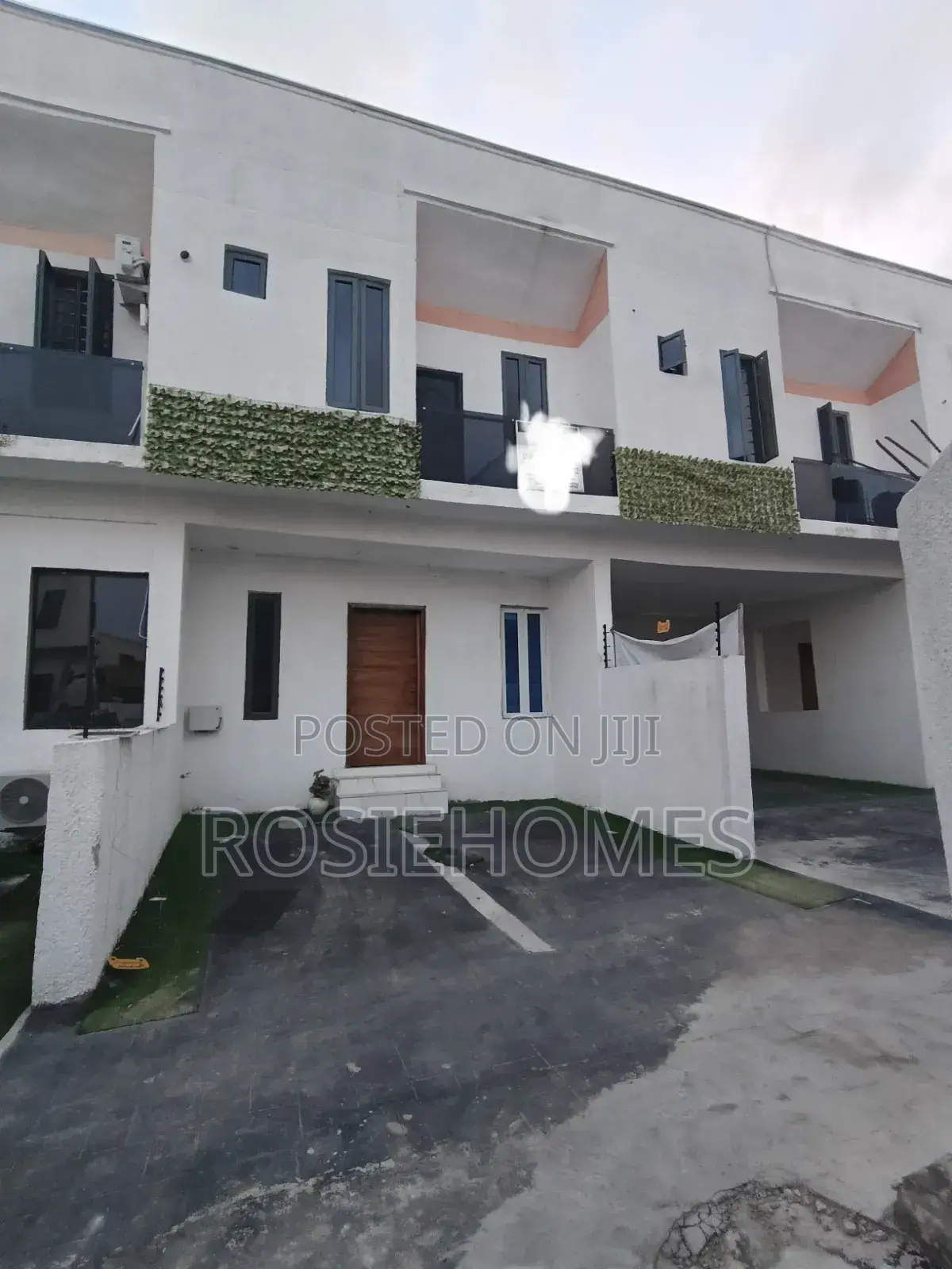 3bdrm Duplex in View Estate for rent