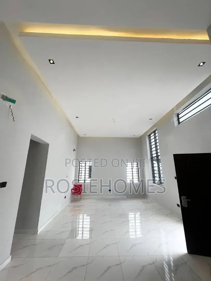 3bdrm Duplex in View Estate for rent