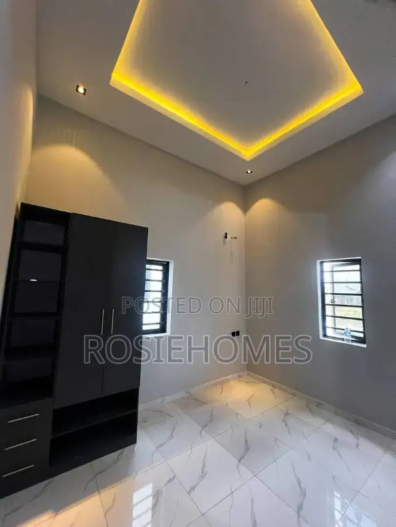 3bdrm Duplex in View Estate for rent